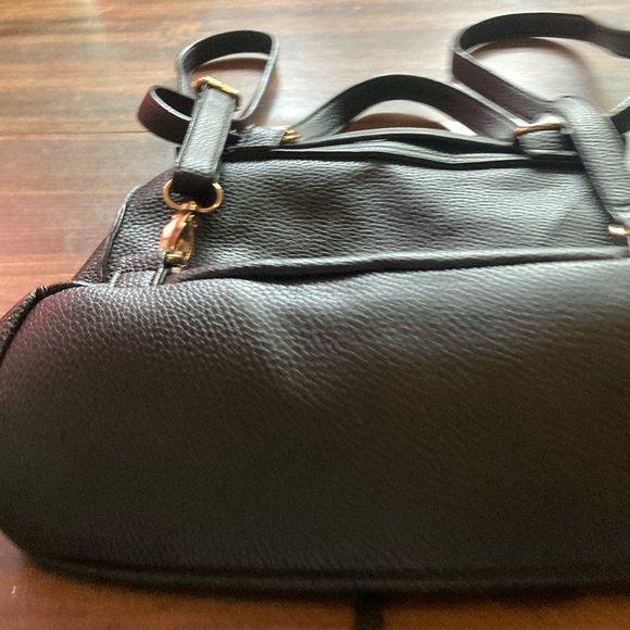 Nanette Lepore faux leather crossbody bag/backpack. - Picture 4 of 6